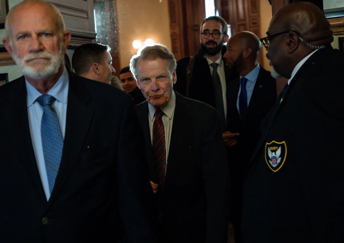 House Speaker Michael Madigan drawn closer to federal corruption probe, but many Democrats take wait-and-see a